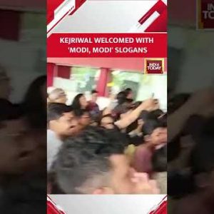 😲😲 Arvind Kejriwal Greeted With 'Modi, Modi' Chants In Gujarat #video #shorts